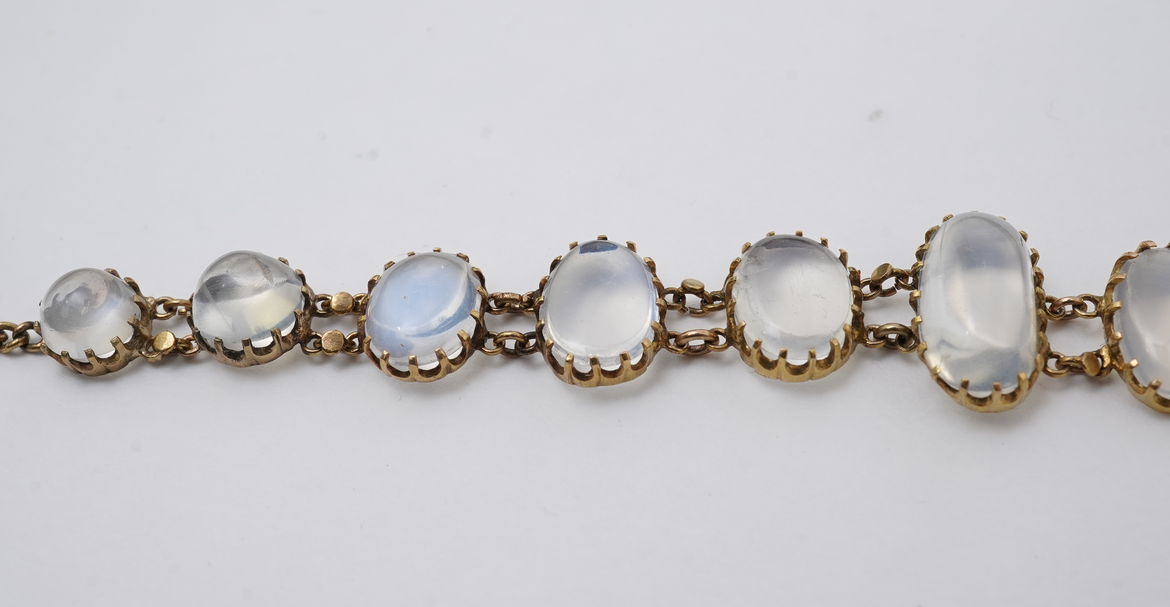 A moonstone bracelet, early 20th century
